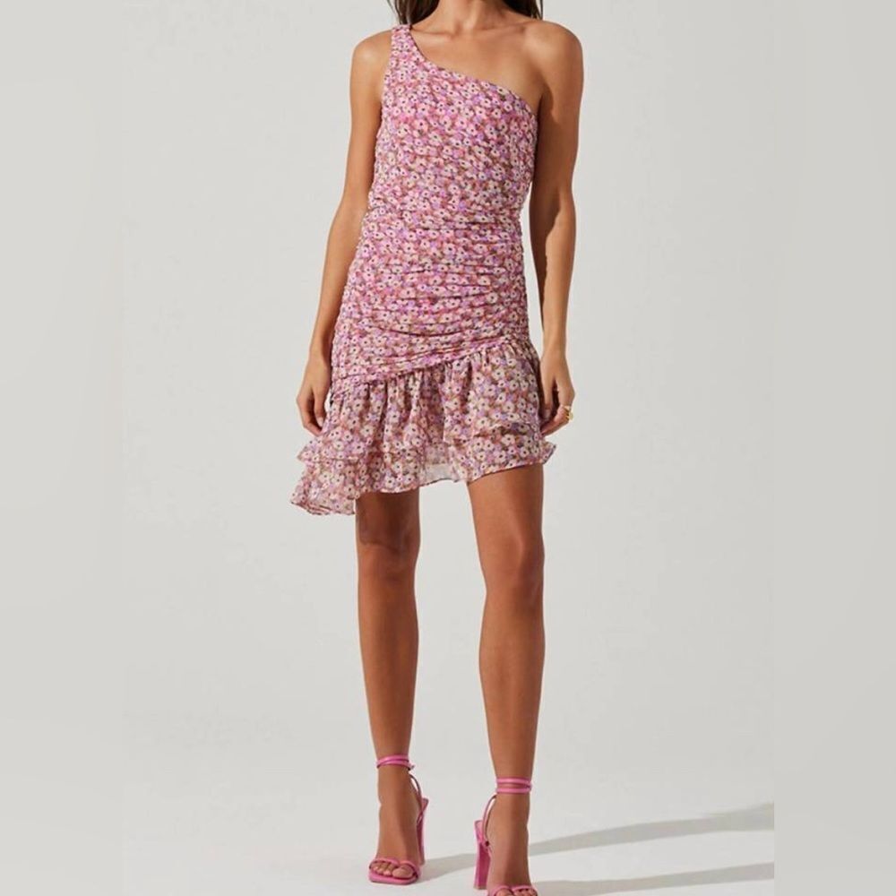ASTR Darline One Shoulder Mini Dress in Pink Floral Size Medium - Picture 2 of 13